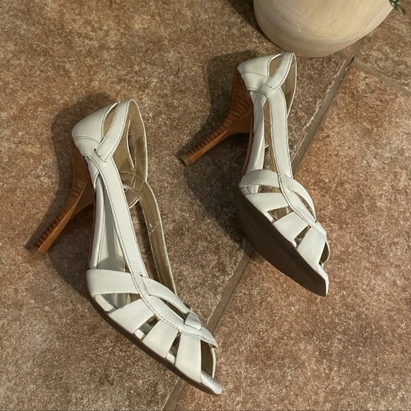 COPY - Prada Vintage White Leather Peep Toe Stacked Heels 38 - Picture 5 of 12